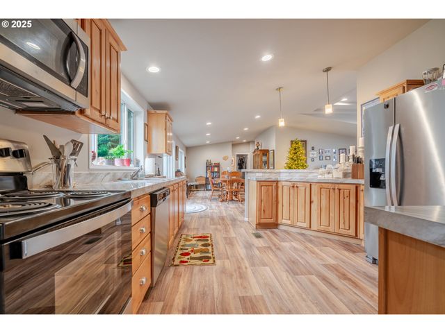 30610 SANTIAM Hwy, Lebanon, OR 97355