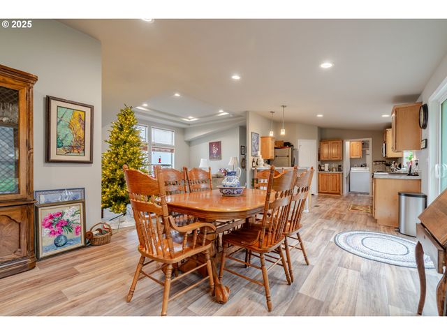 30610 SANTIAM Hwy, Lebanon, OR 97355