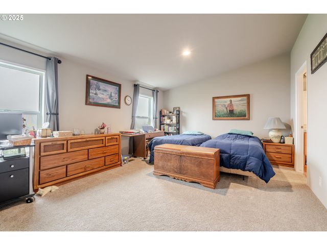 30610 SANTIAM Hwy, Lebanon, OR 97355