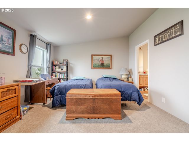 30610 SANTIAM Hwy, Lebanon, OR 97355