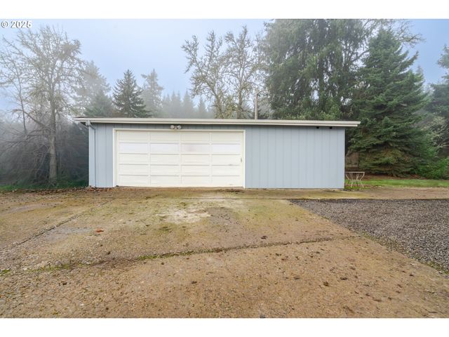 30610 SANTIAM Hwy, Lebanon, OR 97355