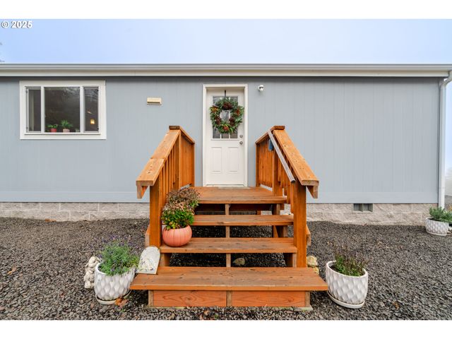 30610 SANTIAM Hwy, Lebanon, OR 97355