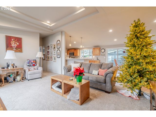 30610 SANTIAM Hwy, Lebanon, OR 97355