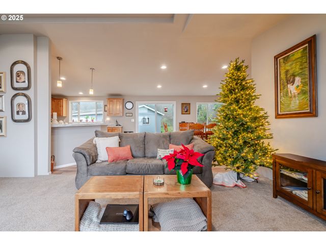 30610 SANTIAM Hwy, Lebanon, OR 97355