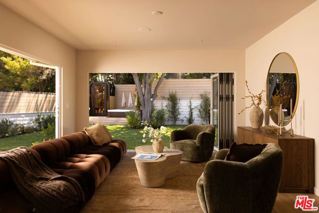 3684 Willowcrest Avenue, Los Angeles, CA 91604