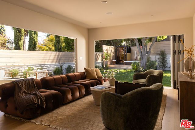 3684 Willowcrest Avenue, Los Angeles, CA 91604
