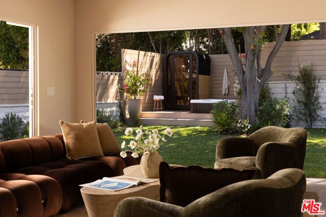 3684 Willowcrest Avenue, Los Angeles, CA 91604