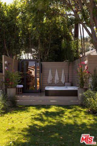 3684 Willowcrest Avenue, Los Angeles, CA 91604
