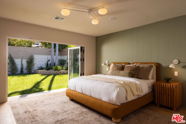 3684 Willowcrest Avenue, Los Angeles, CA 91604