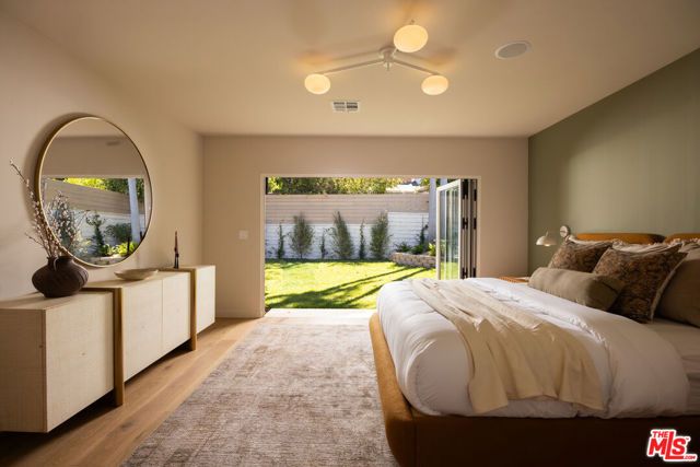 3684 Willowcrest Avenue, Los Angeles, CA 91604