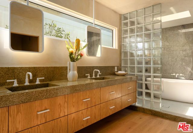 3684 Willowcrest Avenue, Los Angeles, CA 91604