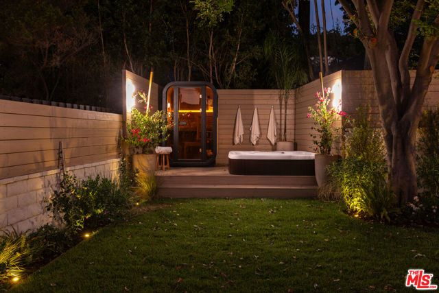 3684 Willowcrest Avenue, Los Angeles, CA 91604
