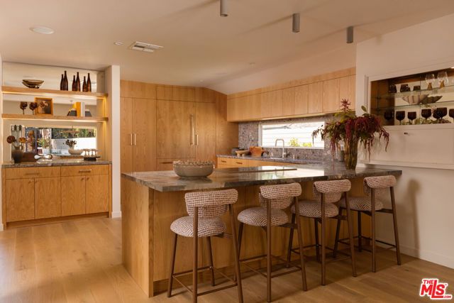 3684 Willowcrest Avenue, Los Angeles, CA 91604
