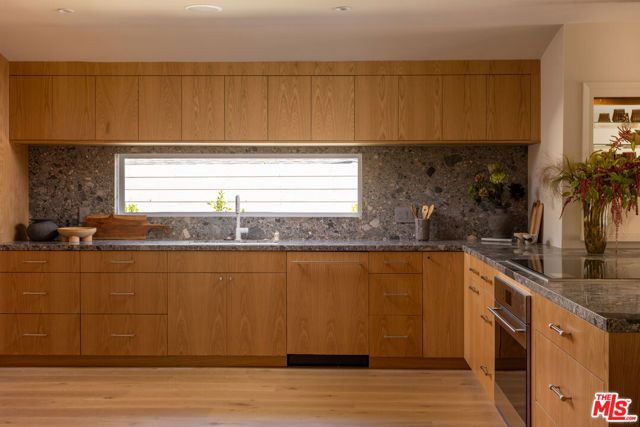 3684 Willowcrest Avenue, Los Angeles, CA 91604