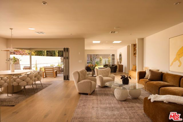 3684 Willowcrest Avenue, Los Angeles, CA 91604