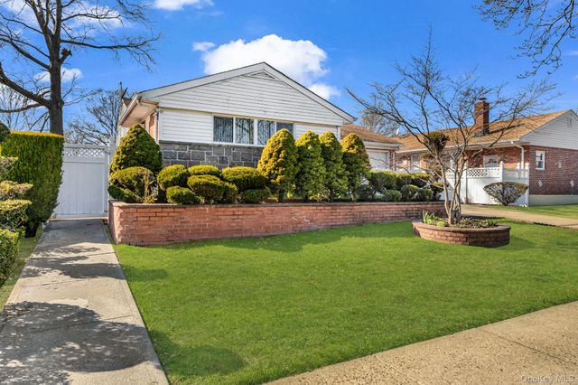 600 Astor Street, Elmont, NY 11003