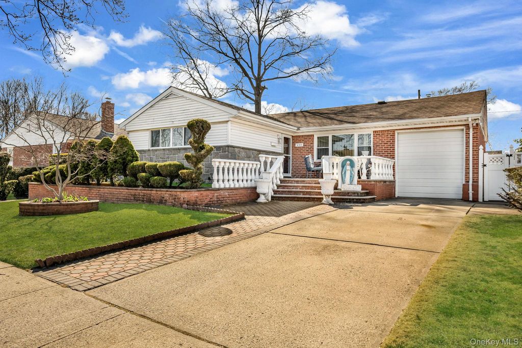 600 Astor Street, Elmont, NY 11003