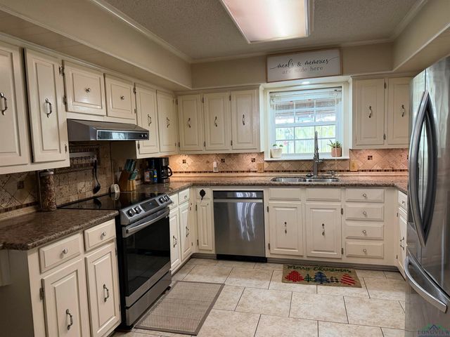 2090 Fort Drive, Longview, TX 75604