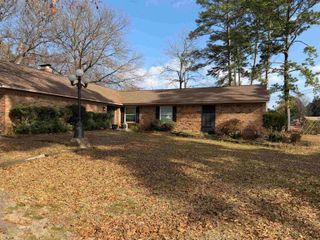 2090 Fort Drive, Longview, TX 75604