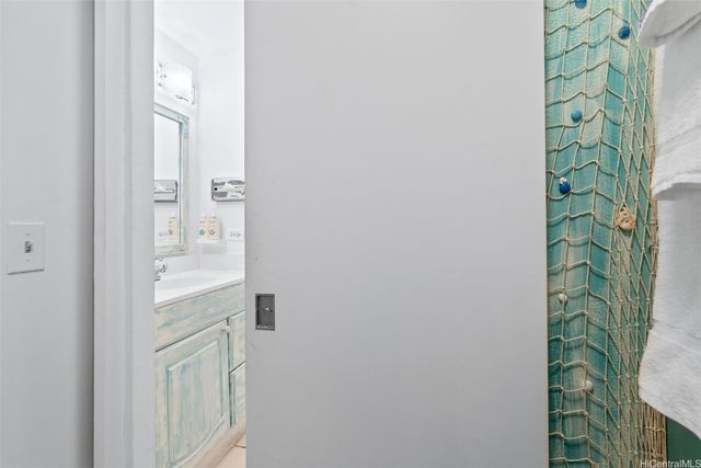 444 Kanekapolei Street 208, Honolulu, HI 96815