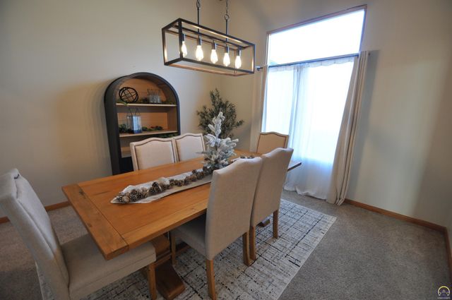 7809 SW 26th ST, Topeka, KS 66614