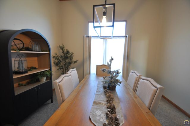 7809 SW 26th ST, Topeka, KS 66614