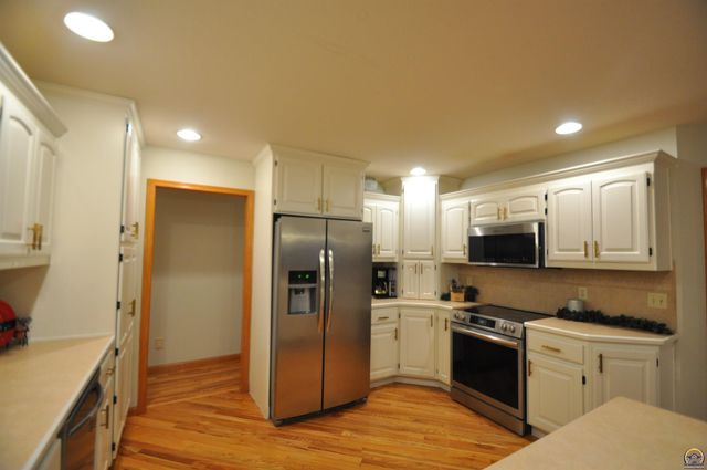 7809 SW 26th ST, Topeka, KS 66614