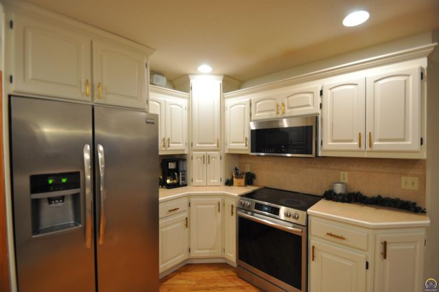 7809 SW 26th ST, Topeka, KS 66614