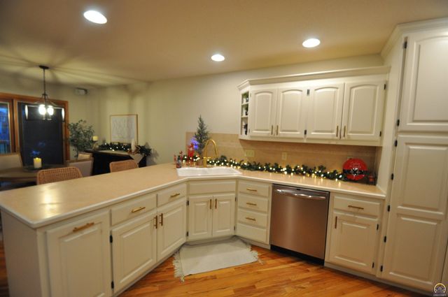 7809 SW 26th ST, Topeka, KS 66614