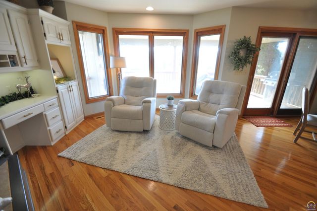 7809 SW 26th ST, Topeka, KS 66614