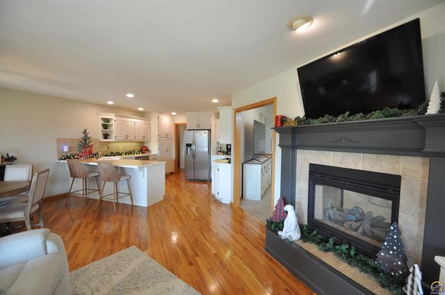 7809 SW 26th ST, Topeka, KS 66614