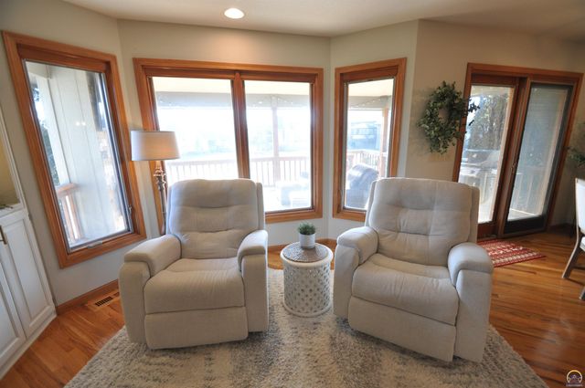 7809 SW 26th ST, Topeka, KS 66614