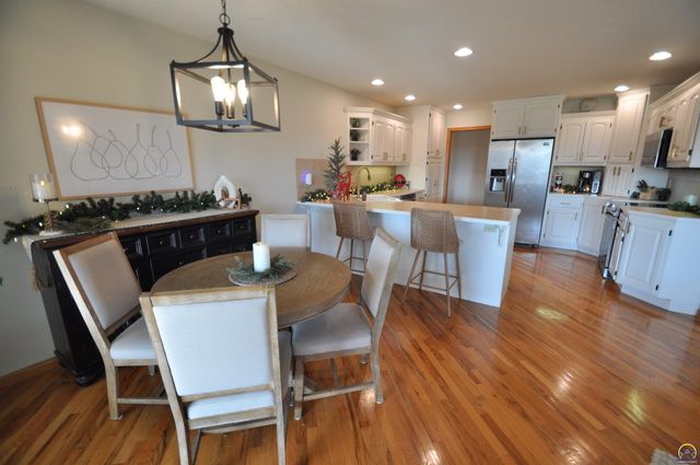 7809 SW 26th ST, Topeka, KS 66614