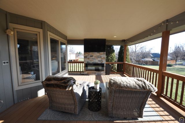 7809 SW 26th ST, Topeka, KS 66614