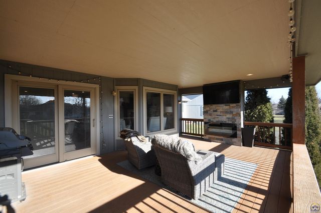 7809 SW 26th ST, Topeka, KS 66614