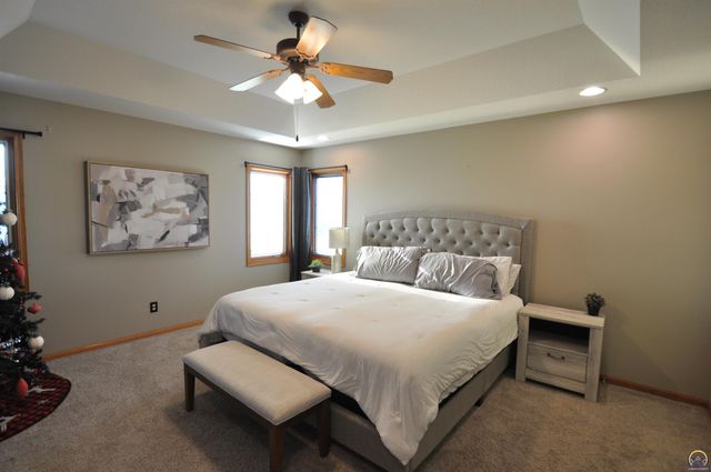 7809 SW 26th ST, Topeka, KS 66614