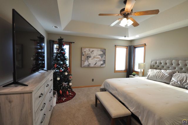 7809 SW 26th ST, Topeka, KS 66614