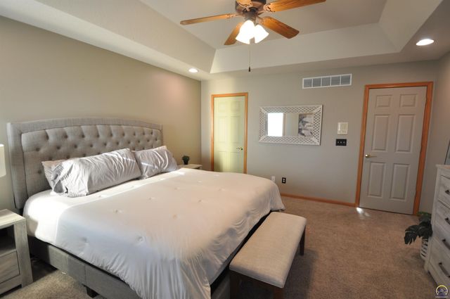 7809 SW 26th ST, Topeka, KS 66614