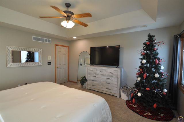 7809 SW 26th ST, Topeka, KS 66614