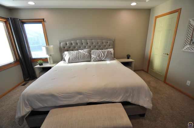 7809 SW 26th ST, Topeka, KS 66614