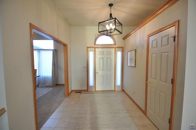 7809 SW 26th ST, Topeka, KS 66614