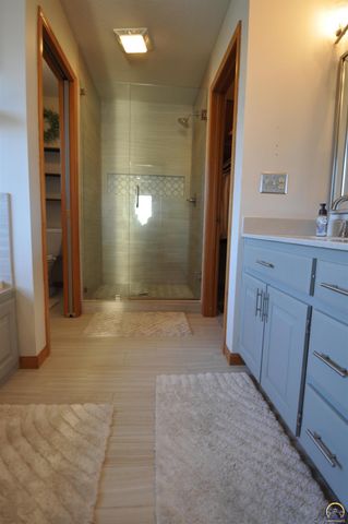 7809 SW 26th ST, Topeka, KS 66614