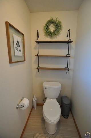 7809 SW 26th ST, Topeka, KS 66614