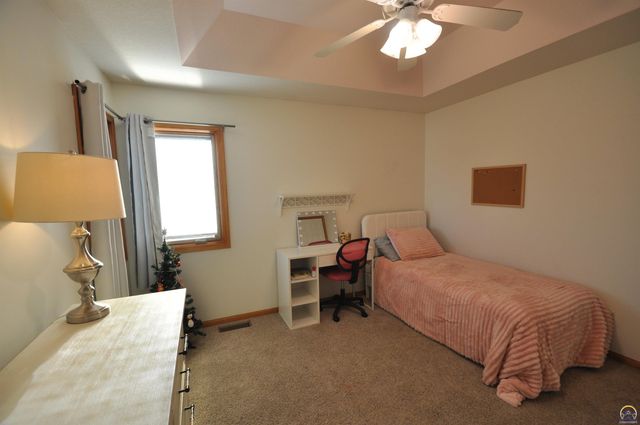 7809 SW 26th ST, Topeka, KS 66614