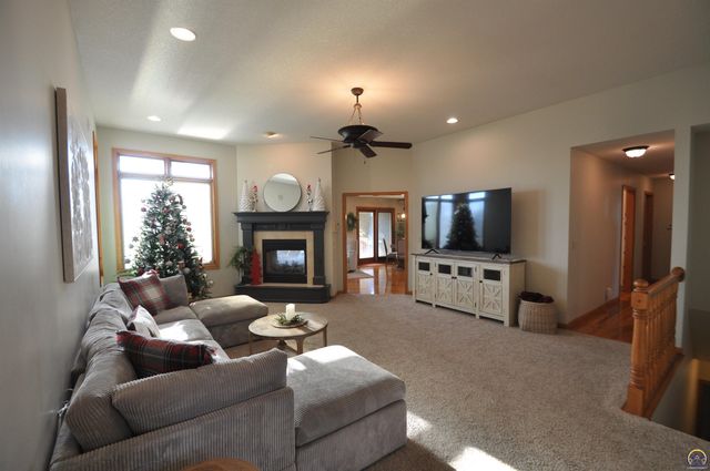 7809 SW 26th ST, Topeka, KS 66614