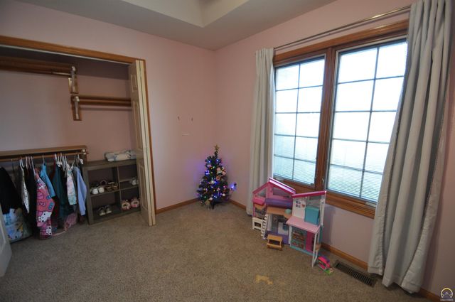 7809 SW 26th ST, Topeka, KS 66614