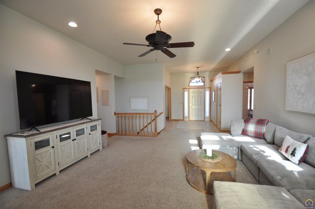 7809 SW 26th ST, Topeka, KS 66614