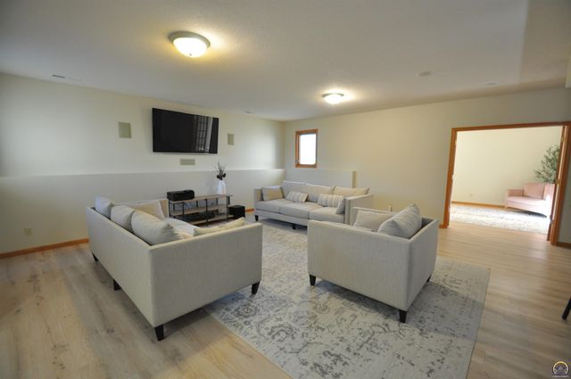 7809 SW 26th ST, Topeka, KS 66614