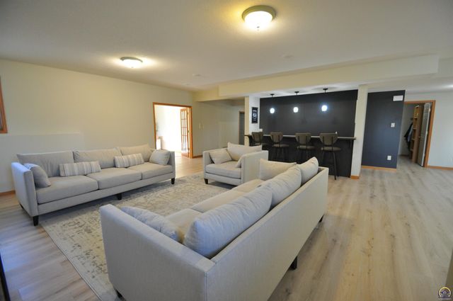 7809 SW 26th ST, Topeka, KS 66614