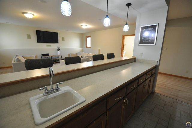 7809 SW 26th ST, Topeka, KS 66614